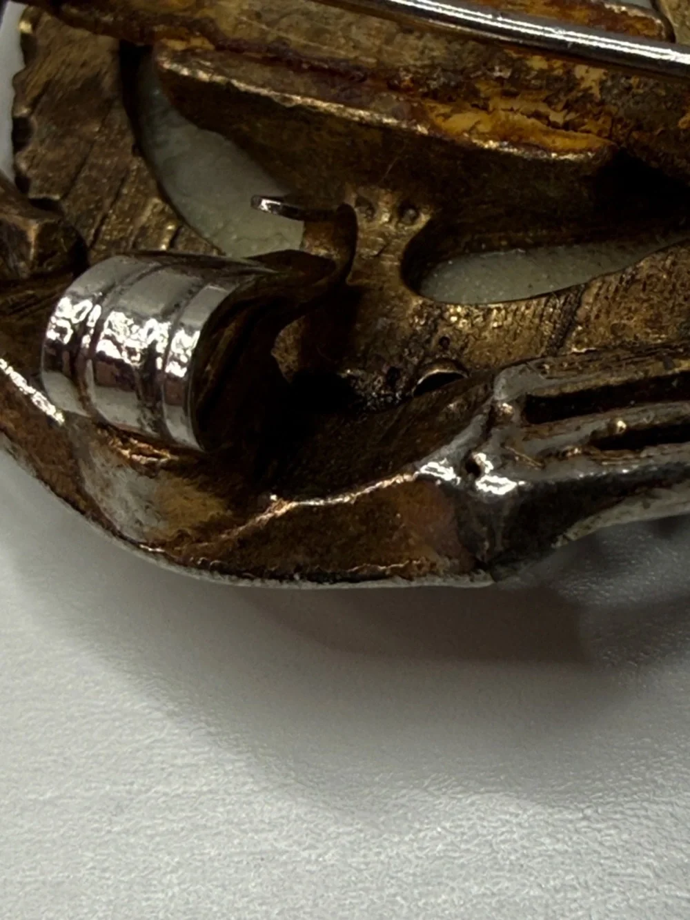 N/A oval brooch
